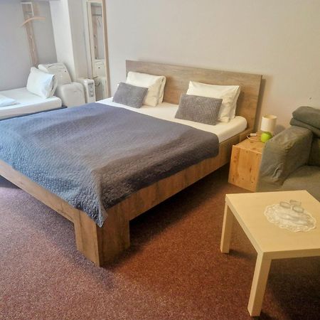 Family Hotel Maxim بيرون المظهر الخارجي الصورة